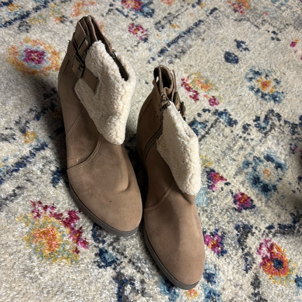 Brand new!!! Madden girl booties with faux fur collar